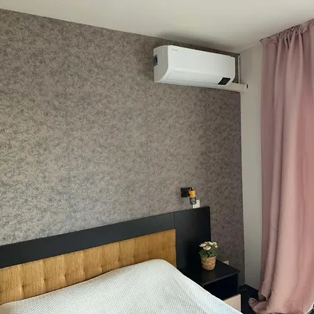 Sweet View Pool Escape