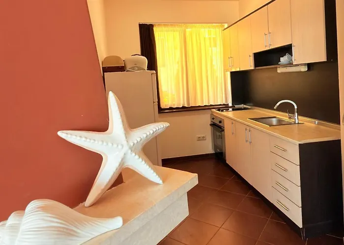 Sweet View Pool Escape *