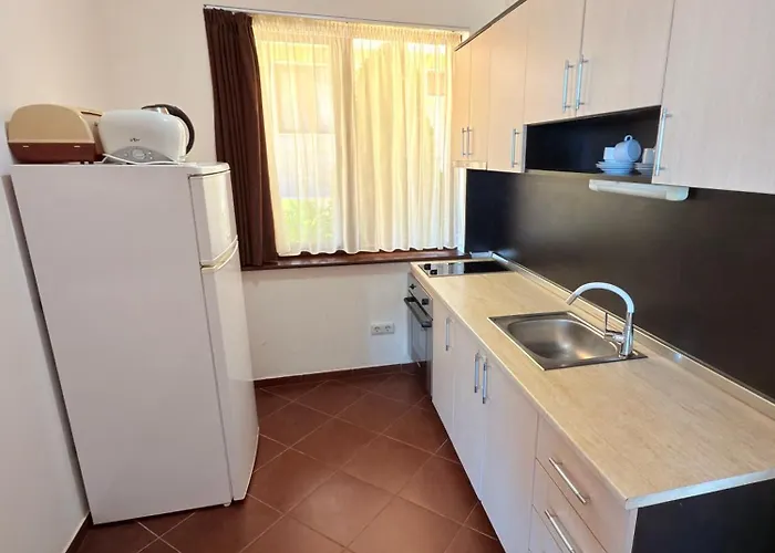 Sweet View Pool Escape